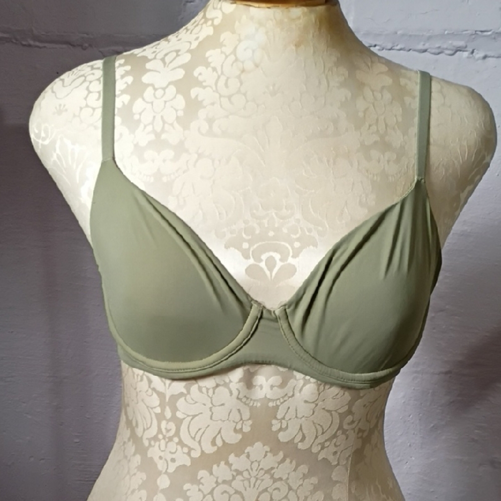 Victoria's Secret unlined under wire bra 34B-C
